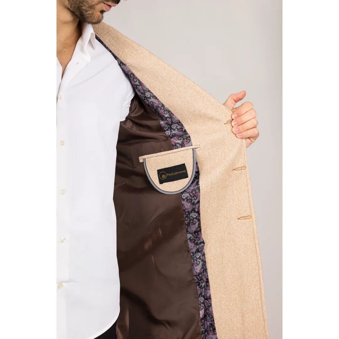 Abrigo de hombre color beige de mezcla de lana con cuello de solapa con muesca