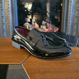 Mocasines negros de charol con borlas para hombre