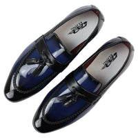 Mocasines azules de charol con borlas para hombre