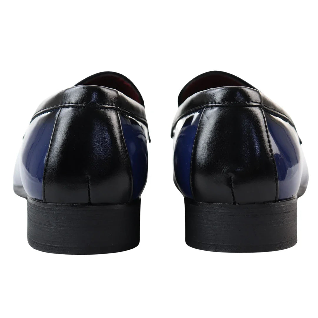 Mocasines azules de charol con borlas para hombre