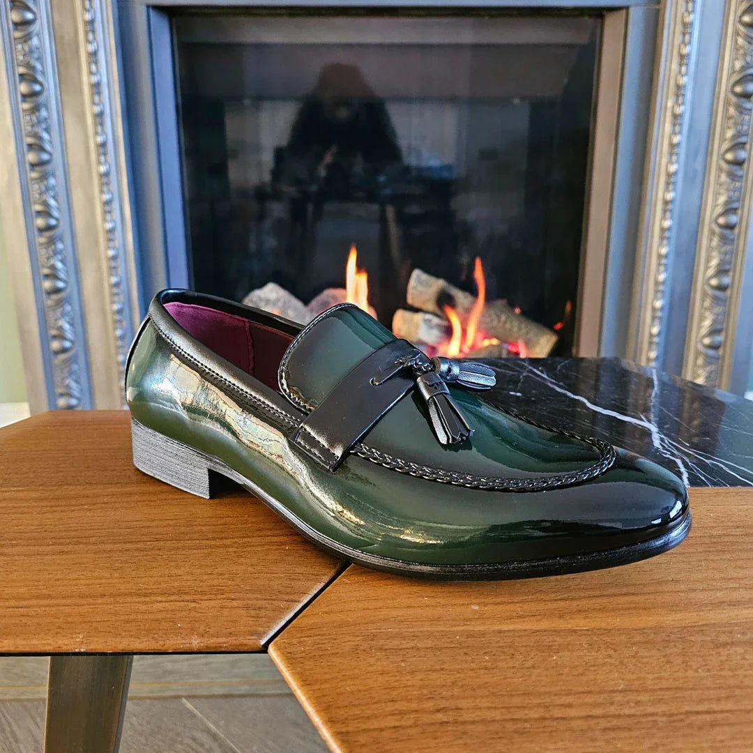 Mocasines verdes de charol con borlas para hombre