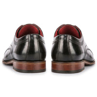 Everett - Zapatos Derby de hombre de cuero negro pulido con puntera reforzada.