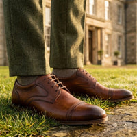 Everett - Zapatos Derby de hombre de cuero marrón pulido con puntera reforzada.