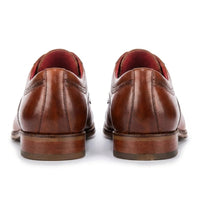 Everett - Zapatos Derby de hombre de cuero marrón pulido con puntera reforzada.