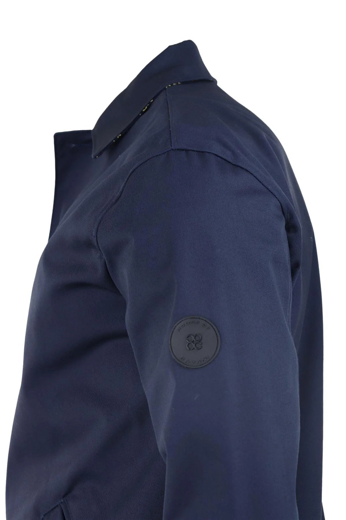 Abrigo de hombre de longitud media, ligero, elegante e informal, color azul marino.