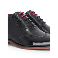 Flynn - Zapatos brogue de charol negro para hombre