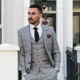 Traje de boda de tres piezas para hombre Francis, color gris, con estampado a cuadros marrón claro y ribete de terciopelo.