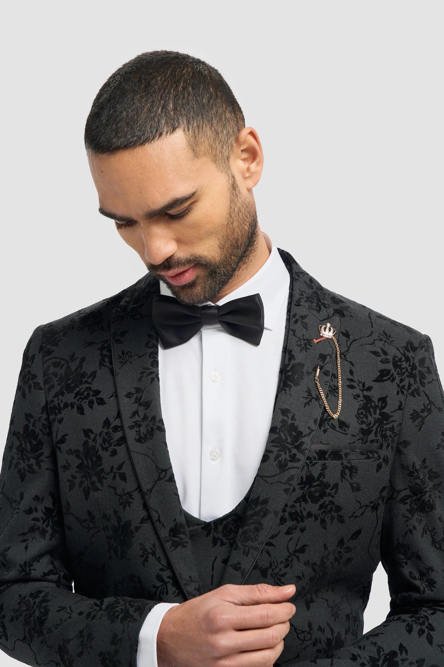 Traje de terciopelo negro de 3 piezas con estampado paisley para hombre