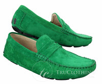 Zapatos mocasines de ante para hombre, estilo casual elegante, color marrón y beige.