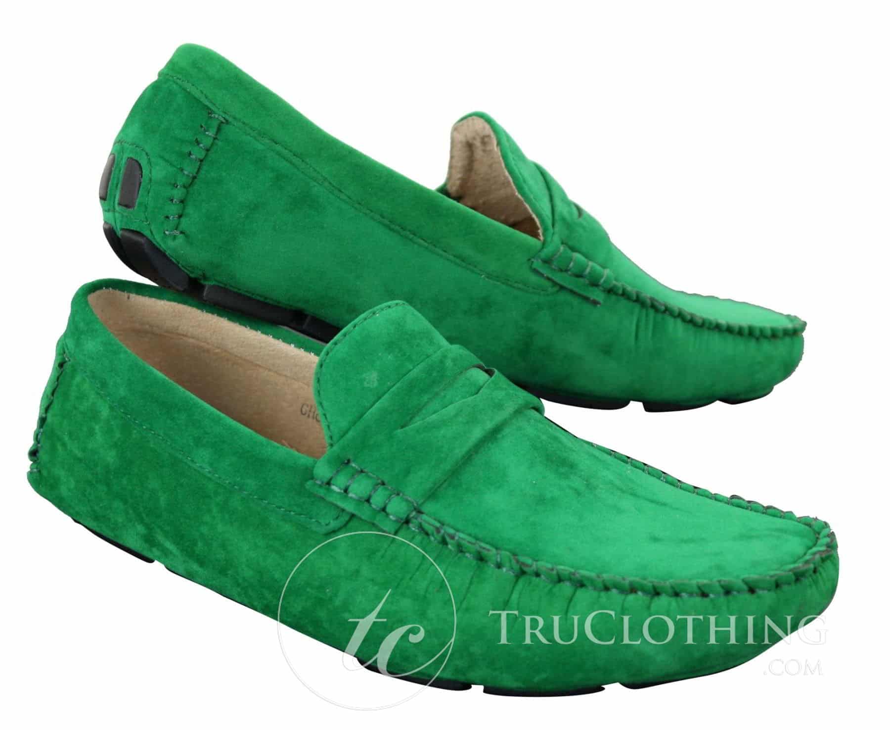 Zapatos mocasines de ante para hombre, estilo casual elegante, color marrón y beige.