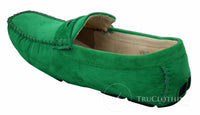 Zapatos mocasines de ante para hombre, estilo casual elegante, color marrón y beige.