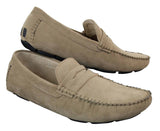 Zapatos mocasines de ante para hombre, estilo casual elegante, color marrón y beige.
