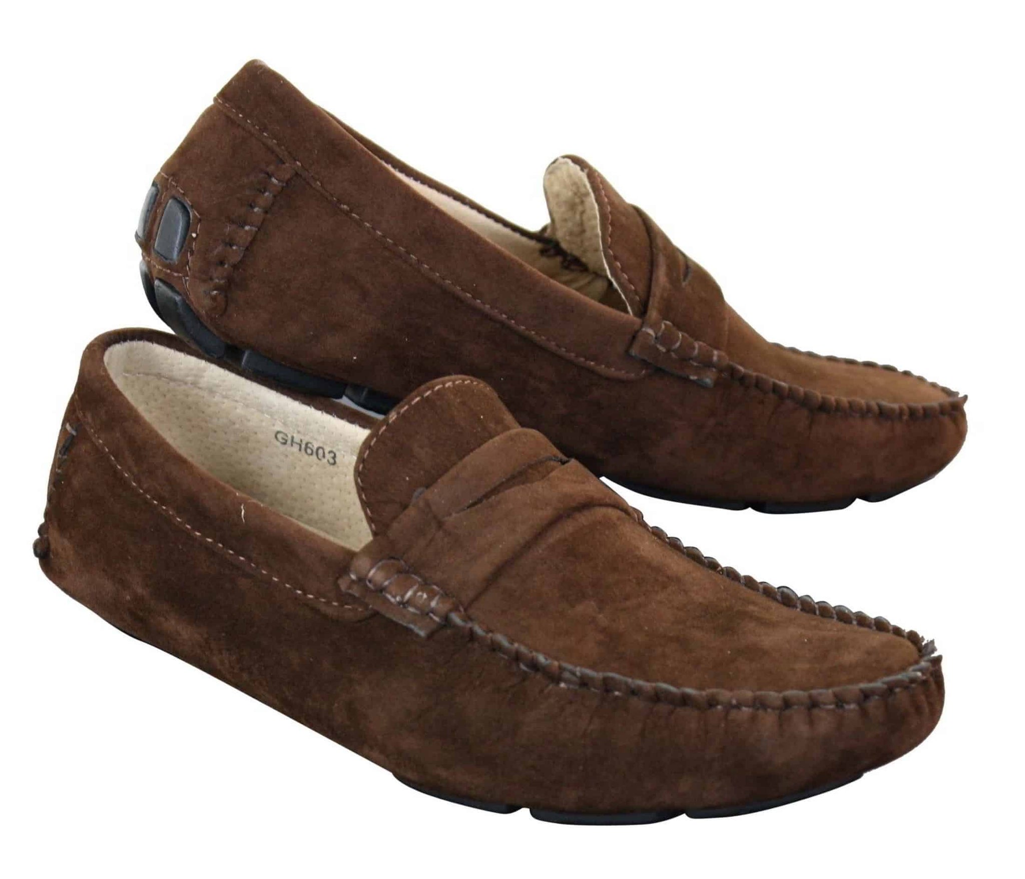 Zapatos mocasines de ante para hombre, estilo casual elegante, color marrón y beige.