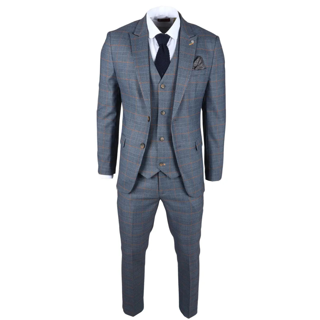 Traje de tres piezas para hombre de Gisborne, azul marino a cuadros con detalles en mostaza.