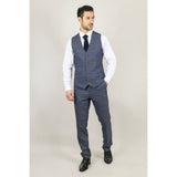 Traje de tres piezas para hombre de Gisborne, azul marino a cuadros con detalles en mostaza.