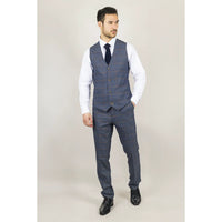 Traje de tres piezas para hombre de Gisborne, azul marino a cuadros con detalles en mostaza.