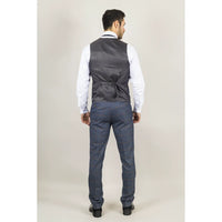 Traje de tres piezas para hombre de Gisborne, azul marino a cuadros con detalles en mostaza.