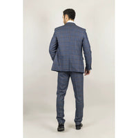 Traje de tres piezas para hombre de Gisborne, azul marino a cuadros con detalles en mostaza.