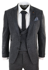 Traje de tres piezas de tweed gris