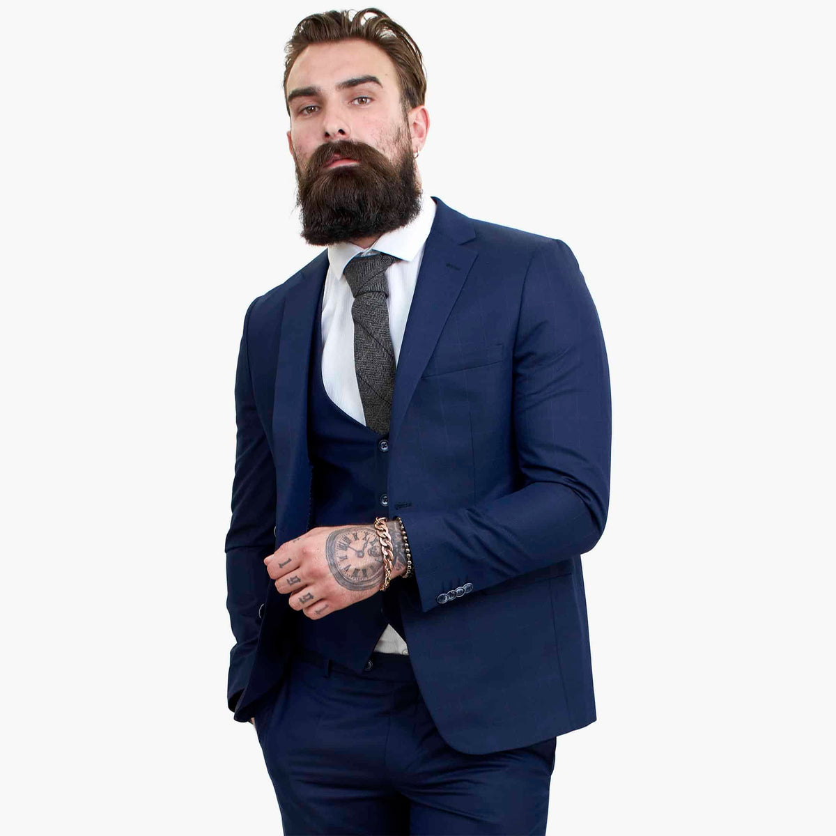 Traje de tres piezas azul marino Happy Gentleman BELLO de lana con corte entallado.