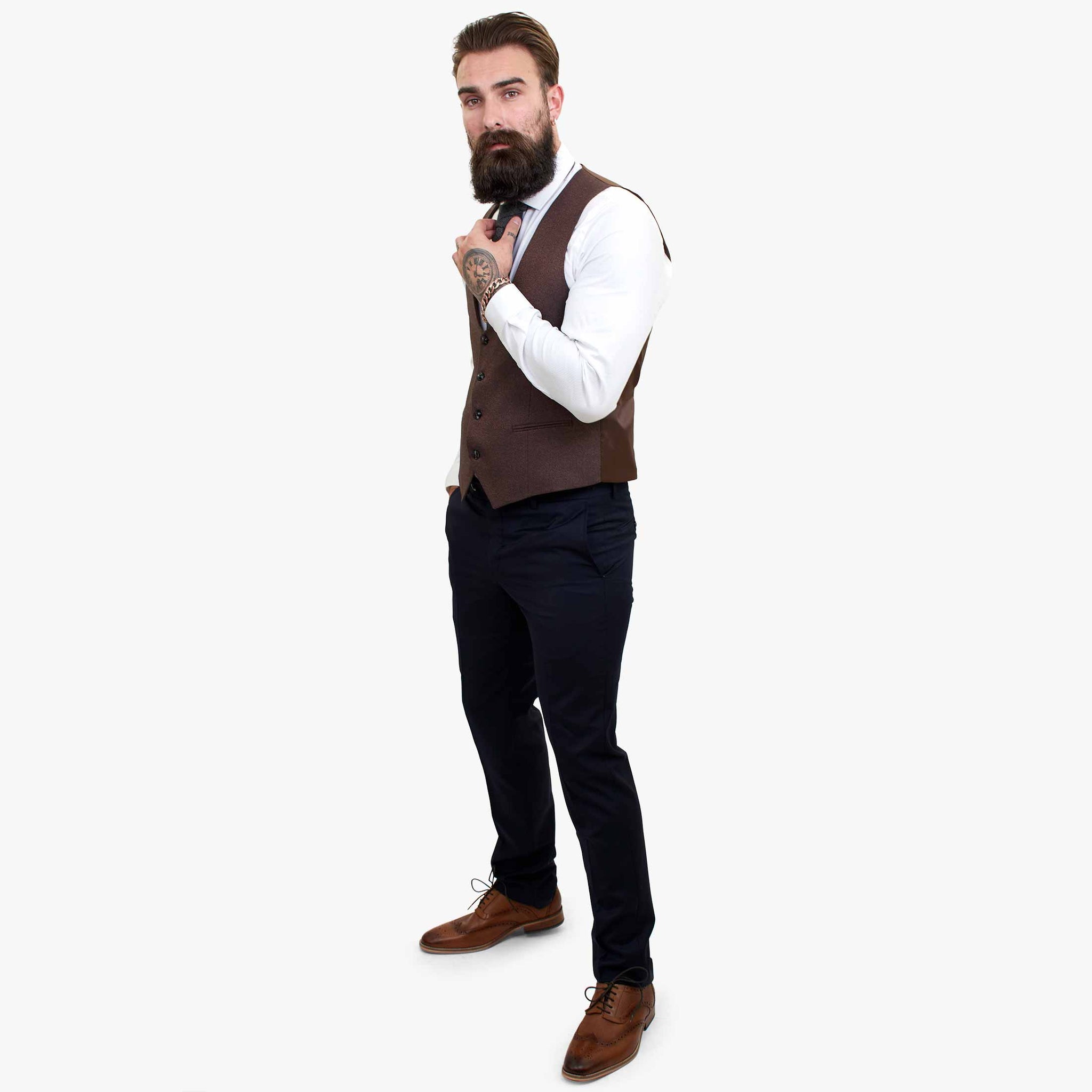 Traje de tres piezas Happy Gentleman ELEGANTE de lana con chaleco marrón en contraste.