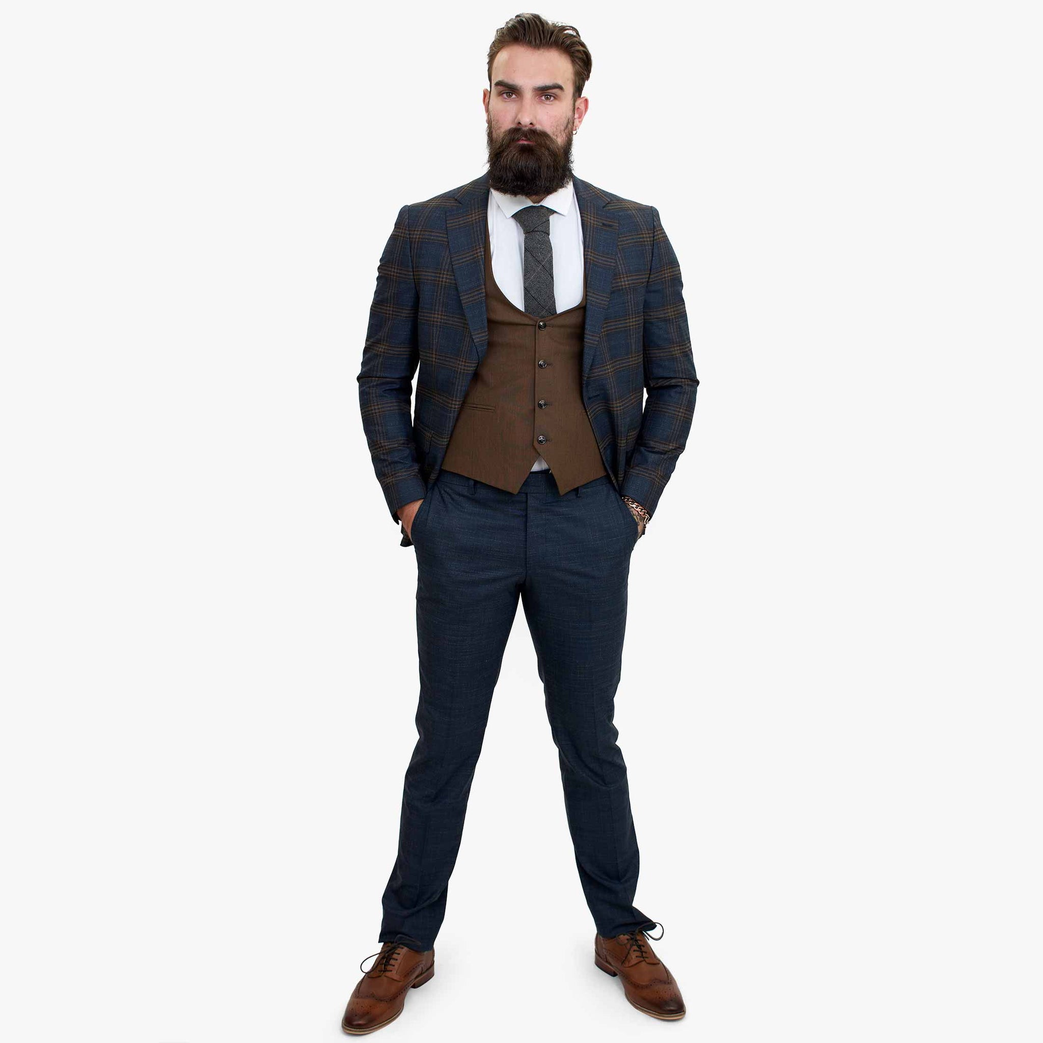Traje de tres piezas de lana azul marino Happy Gentleman GRAZIE con chaleco marrón en contraste.