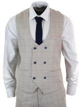 Traje de hombre de 3 piezas color crema con estampado a cuadros azules.