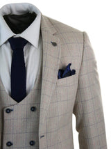 Traje de hombre de 3 piezas color crema con estampado a cuadros azules.