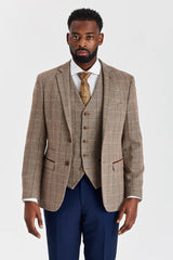 Traje de tweed marrón Harris con pantalón azul marino Mayfair en contraste.