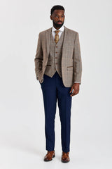 Traje de tweed marrón Harris con pantalón azul marino Mayfair en contraste.