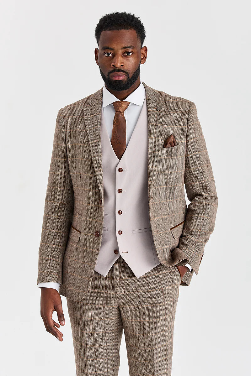 Traje de tweed marrón Harris con chaleco Mayfair Stone.