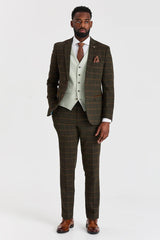 Traje de tweed a cuadros verde Harris con chaleco Belmont color verde salvia en contraste.