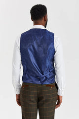 Traje de tweed a cuadros verde Harris con chaleco Belmont color verde salvia en contraste.