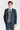 Traje de tweed azul marino de Harris con chaleco de tweed gris de Harris en contraste.