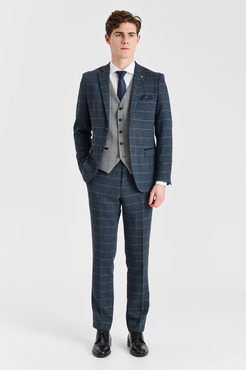 Traje de tweed azul marino de Harris con chaleco de tweed gris de Harris en contraste.