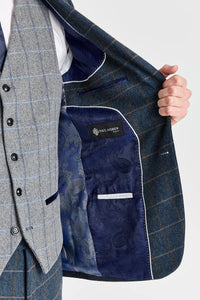 Traje de tweed azul marino de Harris con chaleco de tweed gris de Harris en contraste.