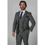 Traje de tres piezas de tweed gris para hombre de Harris con encanto clásico vintage.