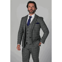 Traje de tres piezas de tweed gris para hombre de Harris con encanto clásico vintage.