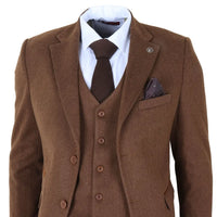 IM42 - Traje de tres piezas de tweed de espiga marrón para hombre