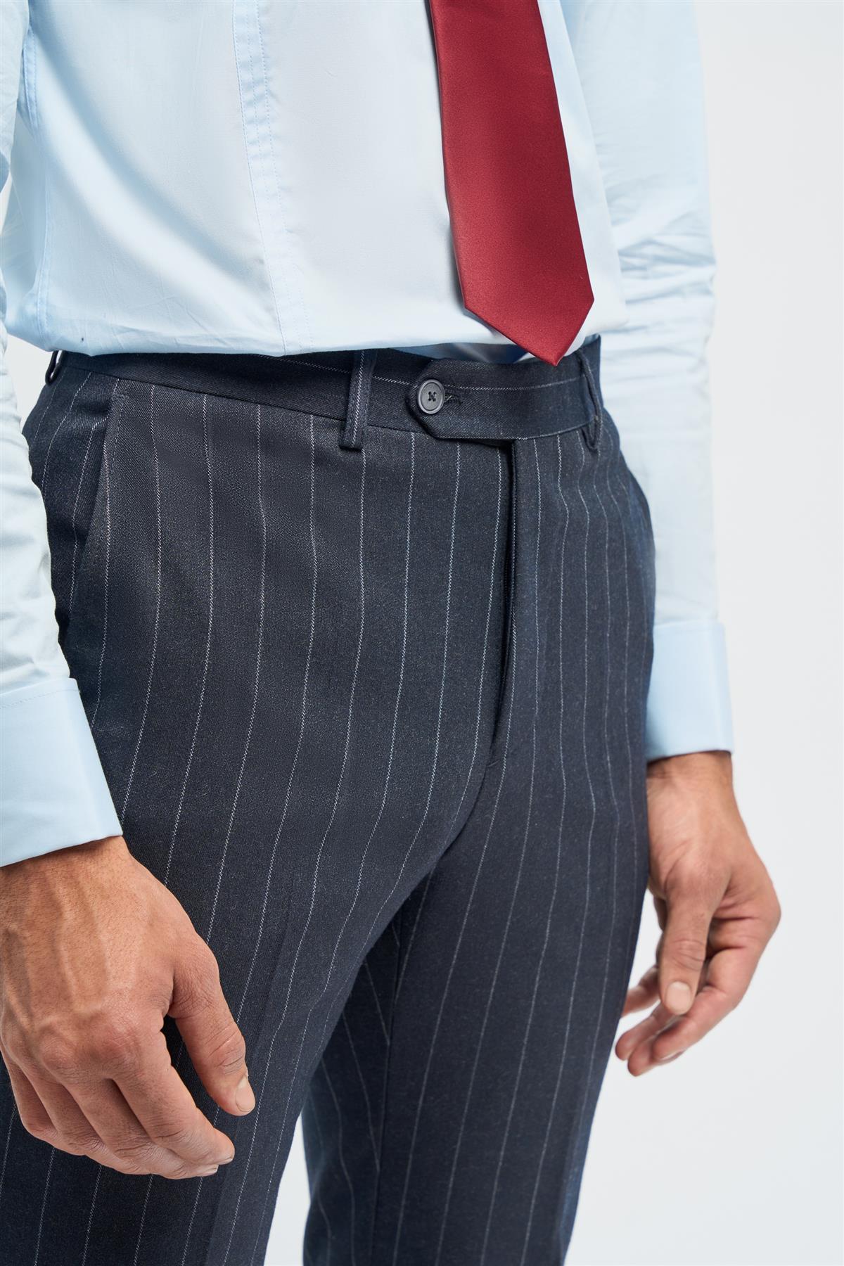 Invincible - Pantalones de hombre azul marino a rayas finas