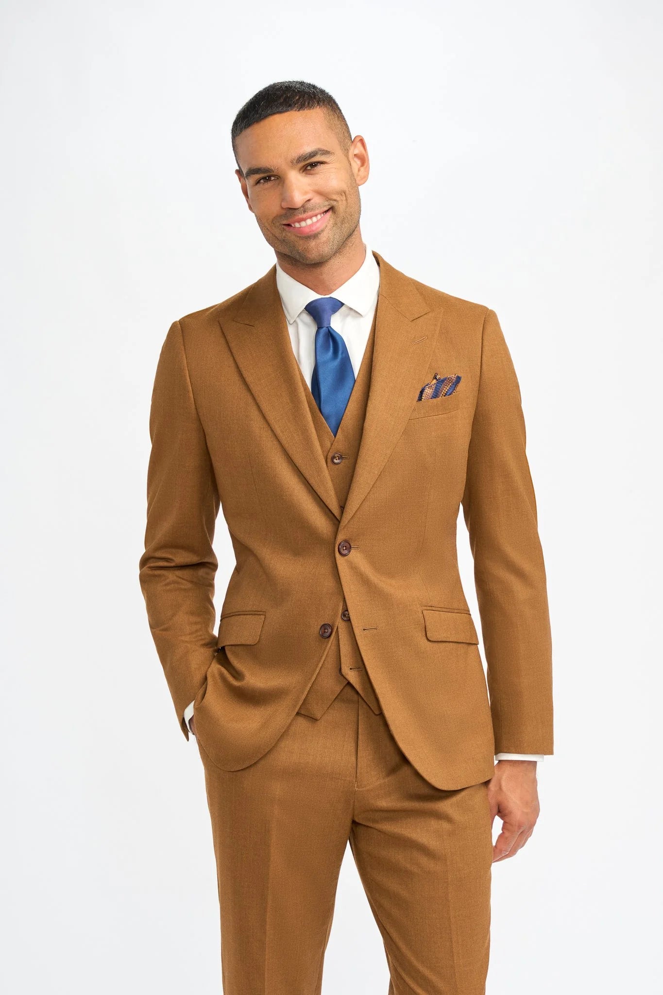 James - Traje de tres piezas de lana color marrón camel para hombre, corte sastre