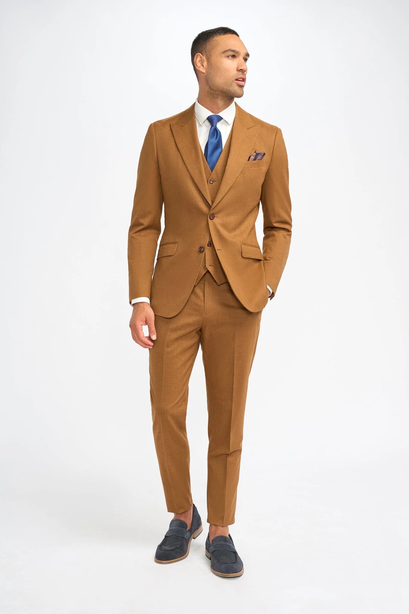 James - Traje de tres piezas de lana color marrón camel para hombre, corte sastre
