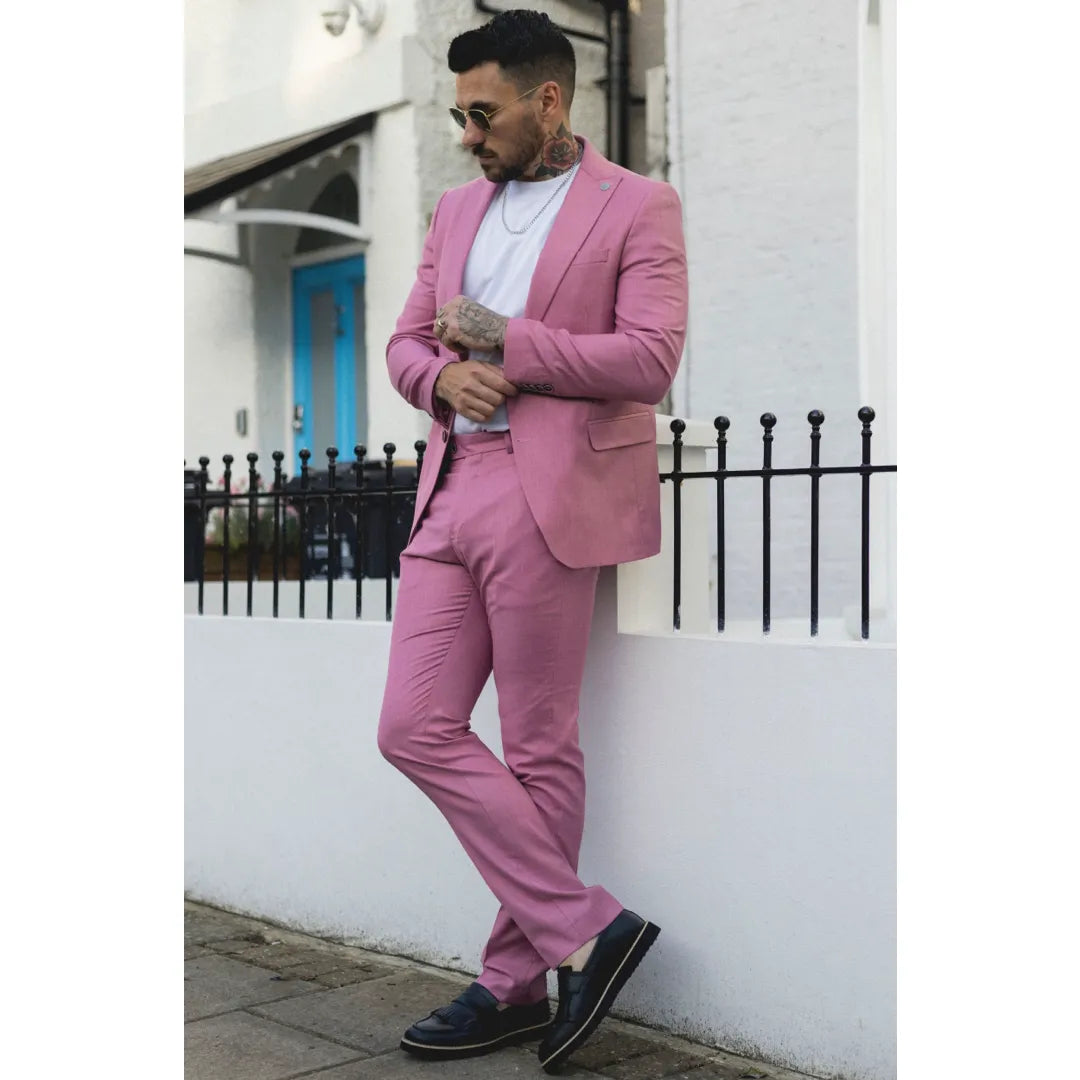 Traje de tres piezas rosa de corte sastre para hombre de James