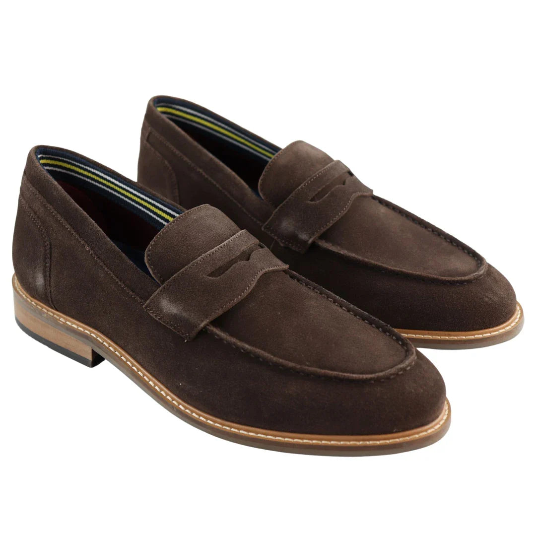 Zapatos náuticos tipo mocasín de gamuza auténtica para hombre, color marrón, estilo casual elegante y clásico, ajuste cómodo.