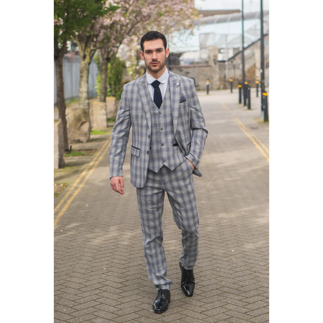 Traje de tres piezas a cuadros grises y azules para hombre de la marca Knight.