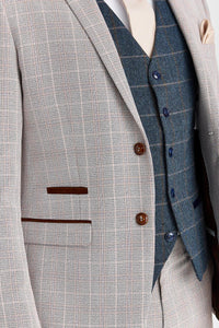 Traje Leo Beige con chaleco Harris de tweed azul marino