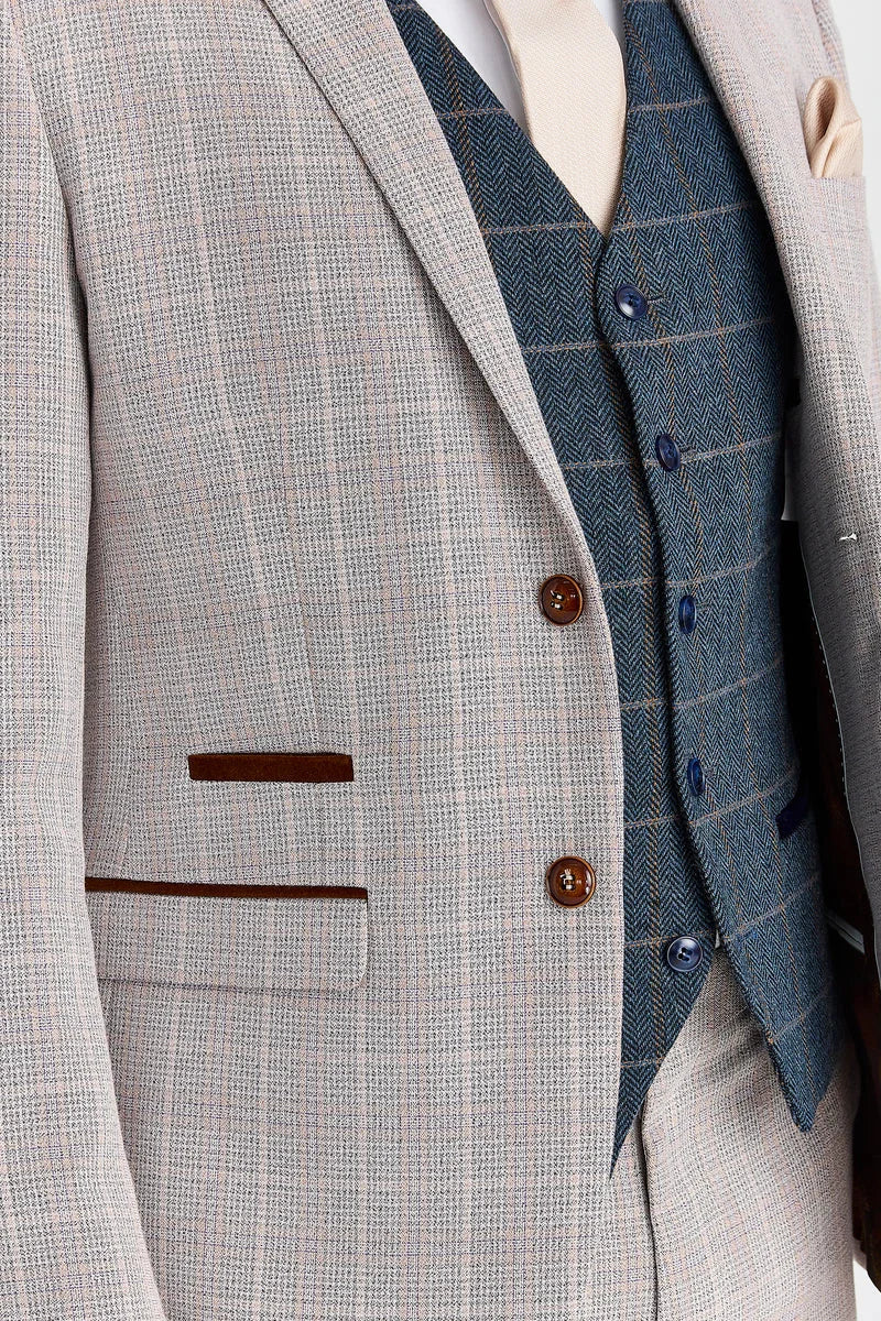 Traje Leo Beige con chaleco Harris de tweed azul marino