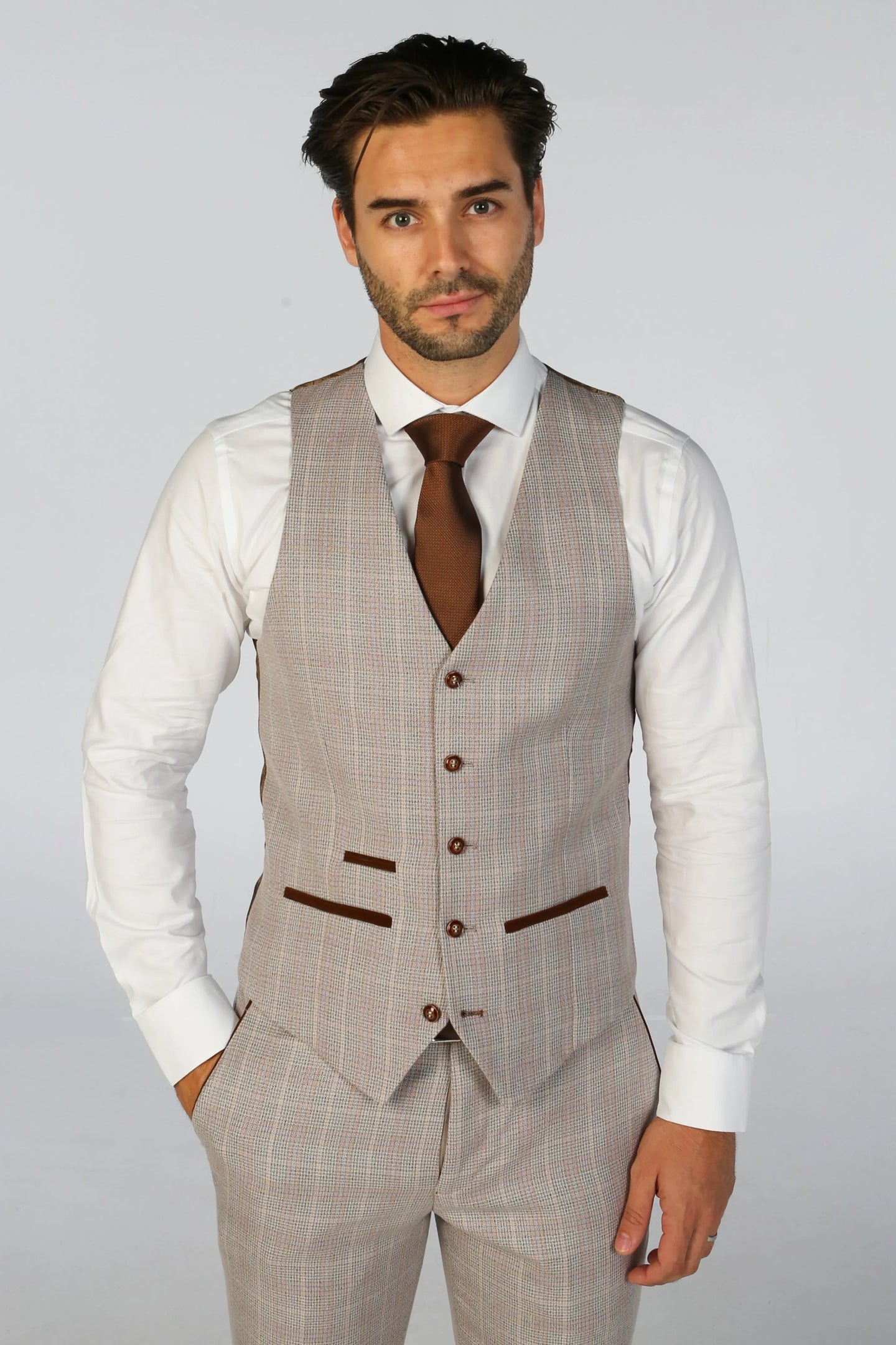 Leo - Chaleco de hombre color beige a cuadros de corte entallado