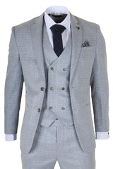 Traje gris a cuadros con camisa blanca, corbata negra y pañuelo de bolsillo sobre fondo blanco.