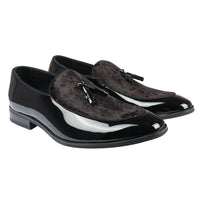 Mocasines negros de charol con borlas para hombre.